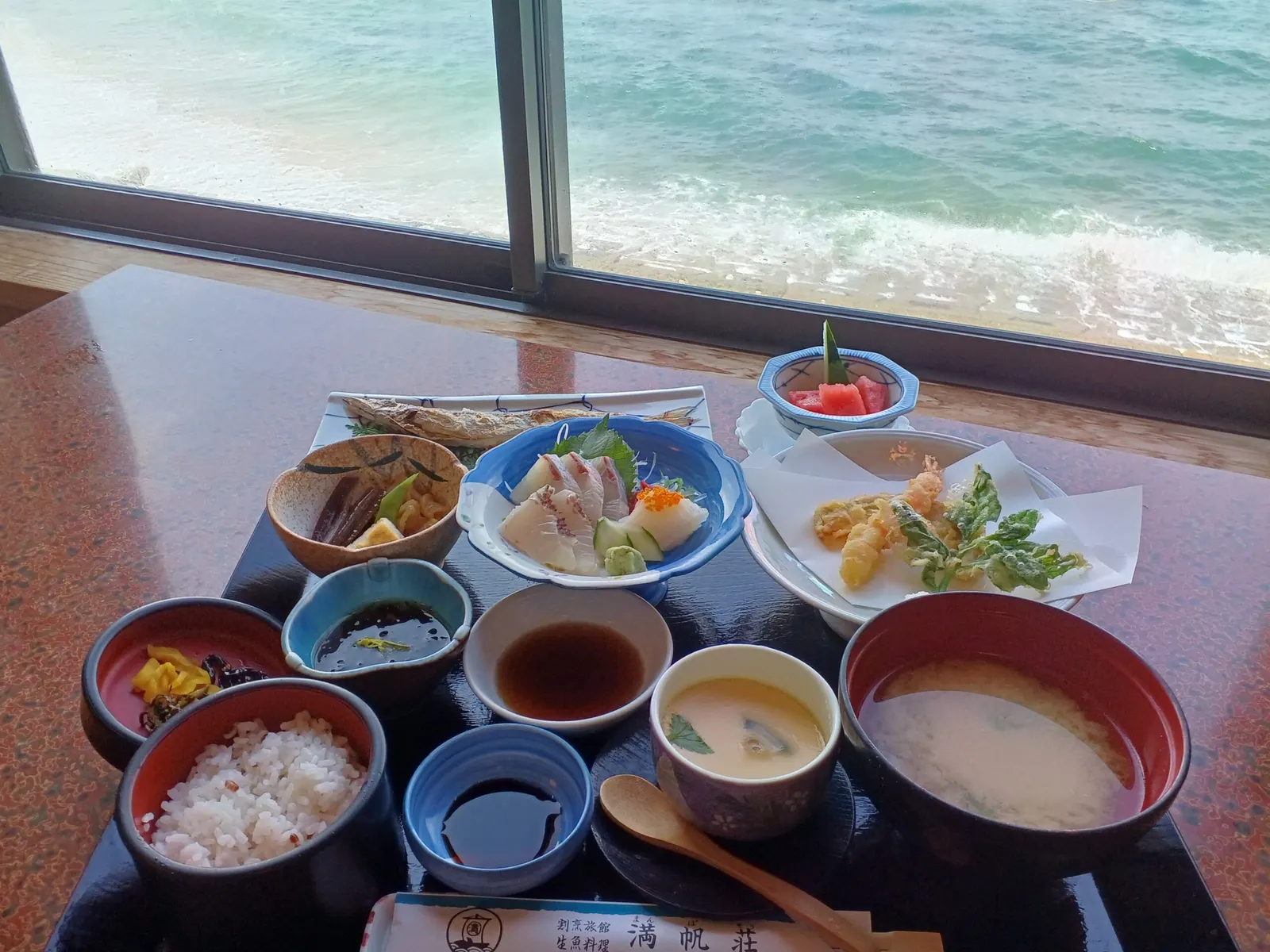 満帆荘の海を眺めながらのランチ定食・会席料理
