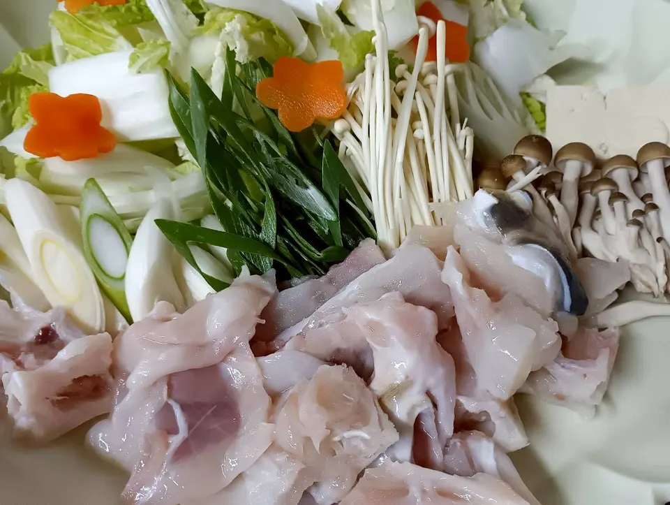 ふぐちり鍋の具材(ふぐと野菜)