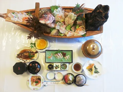 Seasonal seafood kaiseki at Manposo